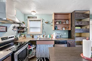 1425 E Madison Ave, Cottage Grove, OR 97424 - Photo 11