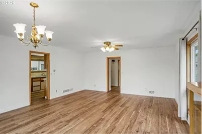 135 St Marys Ave, Mount Angel, OR 97362 - Photo 7