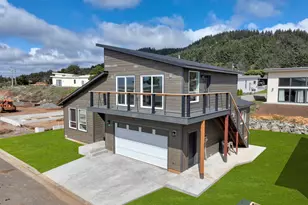 30403 Sawyer Wy, Gold Beach, OR 97444 - Photo 3