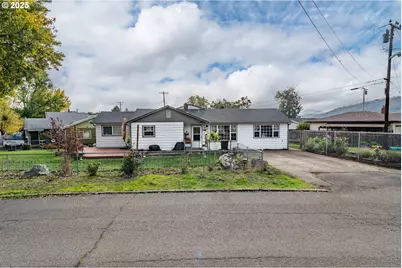 663 NE Knoll Ave, Roseburg, OR 97470 - Photo 3