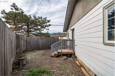 663 NE Knoll Ave, Roseburg, OR 97470 - Photo 41