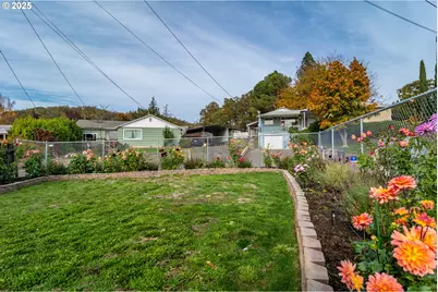 663 NE Knoll Ave, Roseburg, OR 97470 - Photo 37