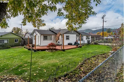 663 NE Knoll Ave, Roseburg, OR 97470 - Photo 47