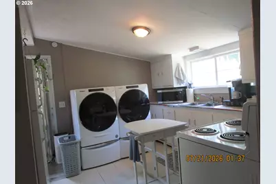 761 N Adams St, Coquille, OR 97423 - Photo 9