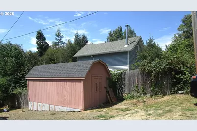 761 N Adams St, Coquille, OR 97423 - Photo 3