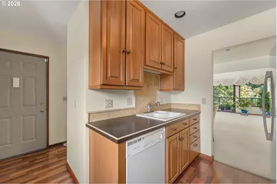 7577 N Edgewater Ave, Portland, OR 97203 - Photo 17