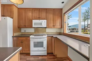 7577 N Edgewater Ave, Portland, OR 97203 - Photo 15