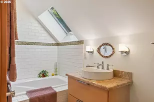 31 S Gibbs St, Portland, OR 97239 - Photo 33