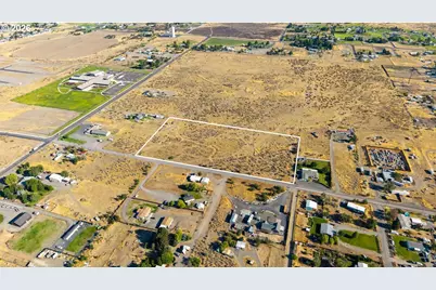 1940 NE 10th St, Hermiston, OR 97838 - Photo 3