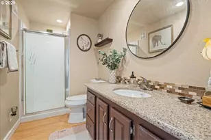 414 N Tomahawk Island Dr, Portland, OR 97217 - Photo 17