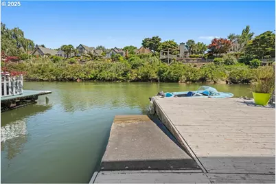 414 N Tomahawk Island Dr, Portland, OR 97217 - Photo 39