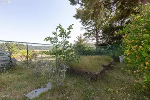 989 NW Estate Dr, Seal Rock, OR 97376 - Photo 27