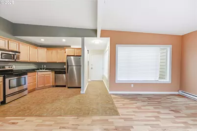 6220 SW Capitol Hwy #8, Portland, OR 97239 - Photo 3