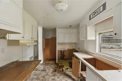 91319 Grinnell Ln, Coos Bay, OR 97420 - Photo 7