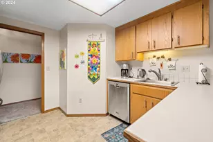 14819 NE Sacramento St, Portland, OR 97230 - Photo 13