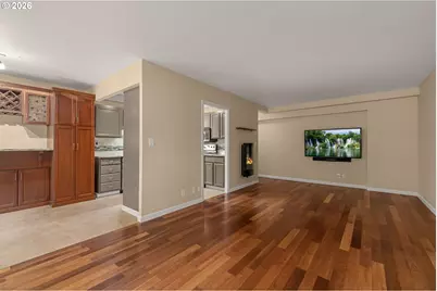 2021 SW Main St #11, Portland, OR 97205 - Photo 5