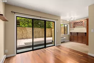 2021 SW Main St, Portland, OR 97205 - Photo 7