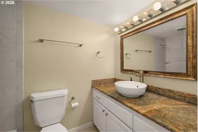 2021 SW Main St #11, Portland, OR 97205 - Photo 17
