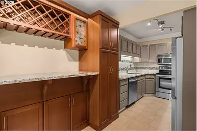 2021 SW Main St #11, Portland, OR 97205 - Photo 9