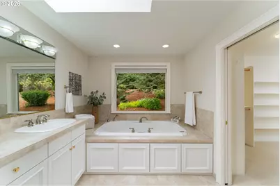 10151 SW Lancaster Rd, Portland, OR 97219 - Photo 23