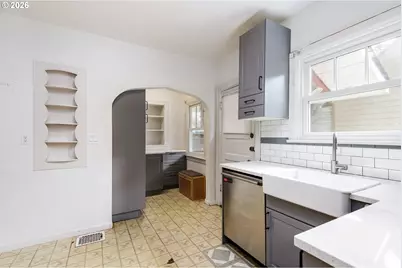 5415 N Fessenden St, Portland, OR 97203 - Photo 9