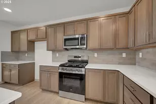 5653 Magnificence Wy, Eugene, OR 97402 - Photo 13