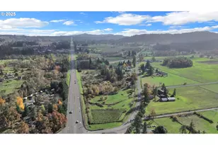 34259 Matthews Rd, Eugene, OR 97405 - Photo 3