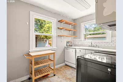 7448 SE 51st Ave, Portland, OR 97206 - Photo 9