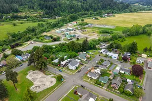 131 Ash St, Myrtle Point, OR 97458 - Photo 15