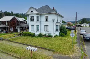131 Ash St, Myrtle Point, OR 97458 - Photo 3