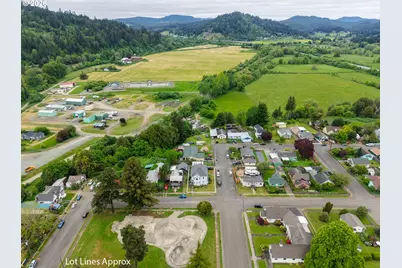 131 Ash St, Myrtle Point, OR 97458 - Photo 17