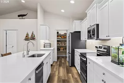 4764 Stonefield Ct, Florence, OR 97439 - Photo 11