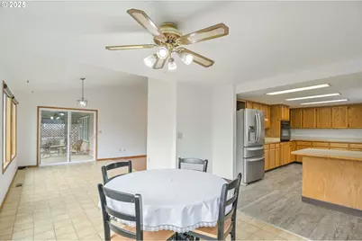 325 SW 12th Ave, Canby, OR 97013 - Photo 13