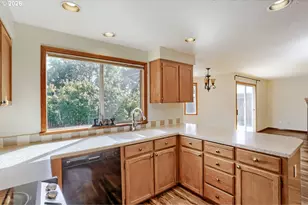 1010 NE 1st Pl, Hillsboro, OR 97124 - Photo 7