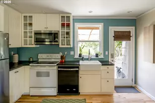 10625 NE Tillamook St, Portland, OR 97220 - Photo 11
