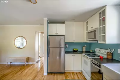 10625 NE Tillamook St, Portland, OR 97220 - Photo 9