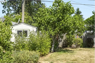 10625 NE Tillamook St, Portland, OR 97220 - Photo 37