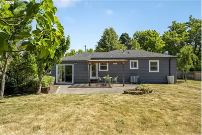10625 NE Tillamook St, Portland, OR 97220 - Photo 39