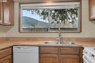 6887 B St, Springfield, OR 97478 - Photo 11