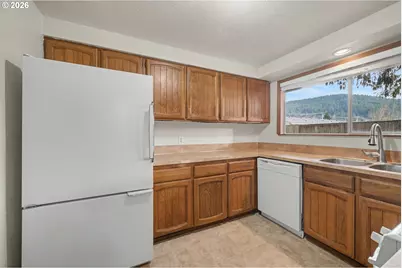 6887 B St, Springfield, OR 97478 - Photo 15