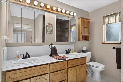 3317 W Normandy Ave, Roseburg, OR 97471 - Photo 17