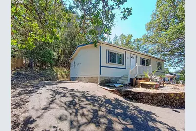299 NE Kirby Ave, Roseburg, OR 97470 - Photo 9