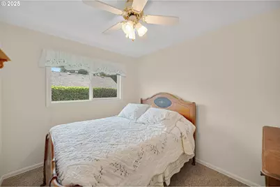 1010 Well St, Silverton, OR 97381 - Photo 37