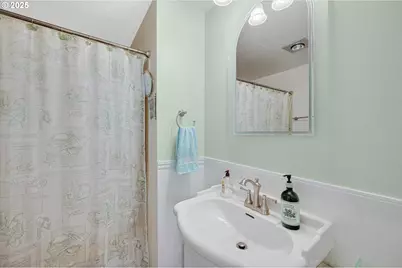 1010 Well St, Silverton, OR 97381 - Photo 27