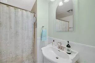 1010 Well St, Silverton, OR 97381 - Photo 27