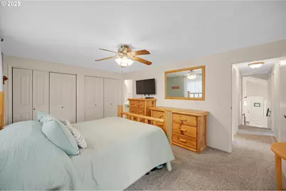 1010 Well St, Silverton, OR 97381 - Photo 23