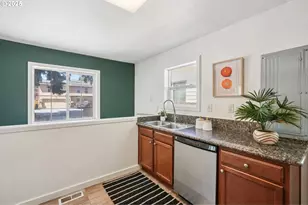 226 NE 157th Ave, Portland, OR 97230 - Photo 11