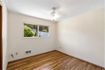 526 E Scenic Dr, The Dalles, OR 97058 - Photo 25