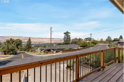 526 E Scenic Dr, The Dalles, OR 97058 - Photo 9
