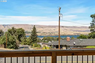 526 E Scenic Dr, The Dalles, OR 97058 - Photo 7